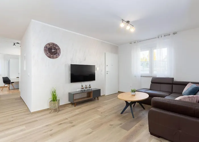 Holiday home Ema Und Ana By Interhome Pula