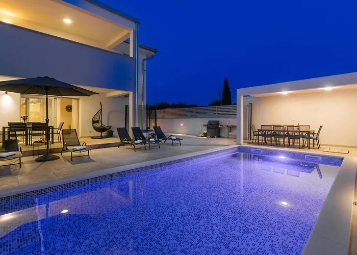 Ema Und Ana By Interhome Пула